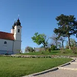 Mezes-kucko * ティハニ