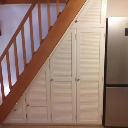 Mezes-kucko טיהאני