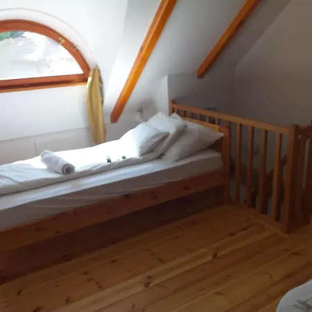 Mezes-kucko Apartment Tihany