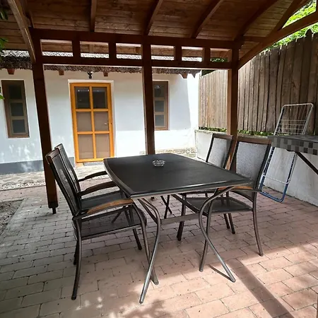 Mezes-kucko Apartment Tihany